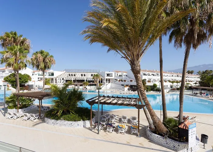 Home2book Cosy Pool & Terrace, *